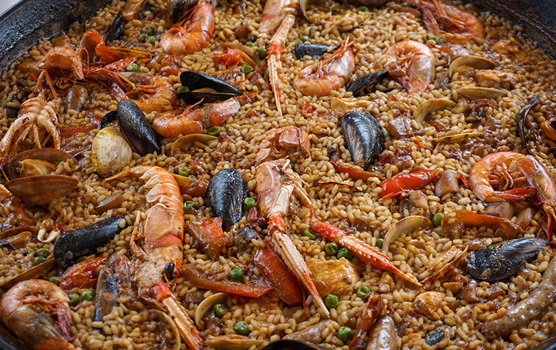 conhece a origem da paella